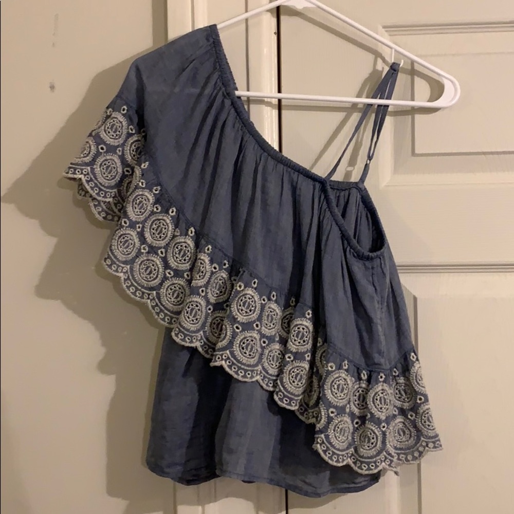 One shoulder top